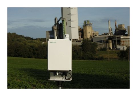 Palas AQ Guard Smart 1000 on a tripod at an outdoor monitoring site